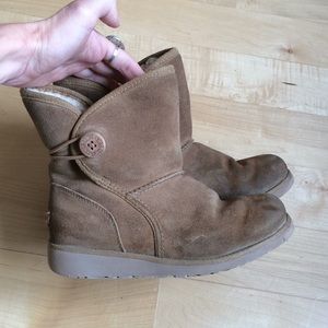 Girl’s Ugg Boots Sz 2